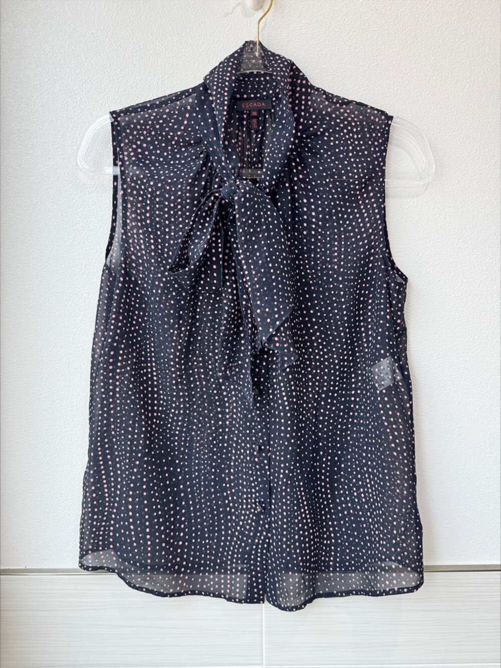 EUC Escada Silk Sleeveless Blouse with Bow Navy/Pink Polka Dot size 38 / M